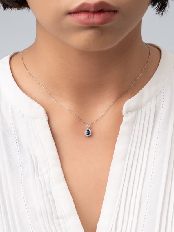 Oriea Oval Sapphire Necklace - Platinum