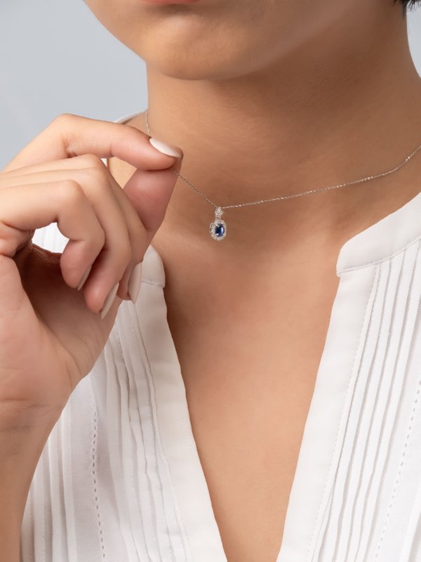 Oriea Oval Sapphire Necklace - Platinum