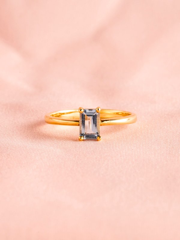 Aquamarine Ring - 18K Yellow Gold