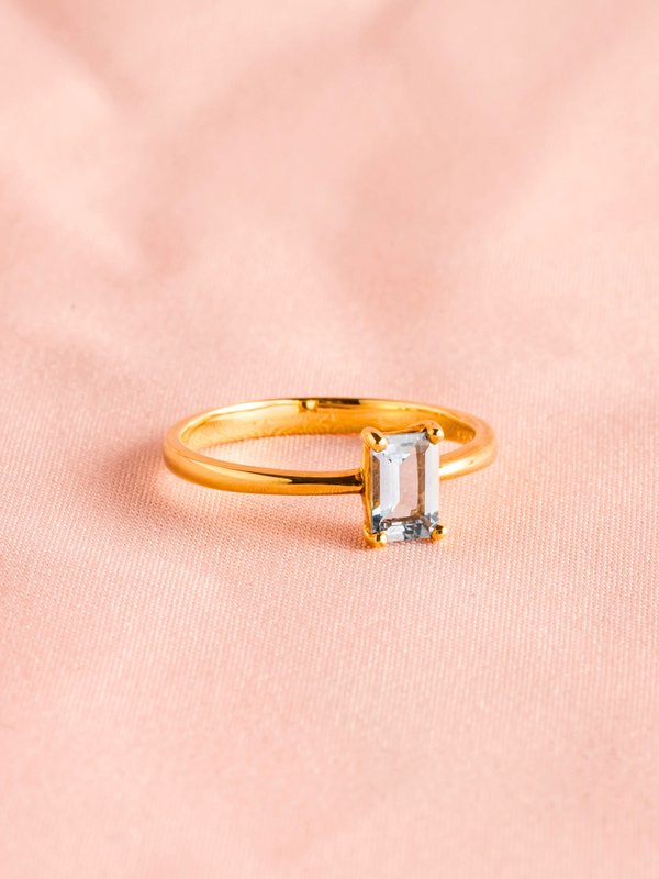 Aquamarine Ring - 18K Yellow Gold