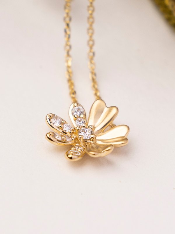Daisy Floral Necklace - 18k Yellow Gold