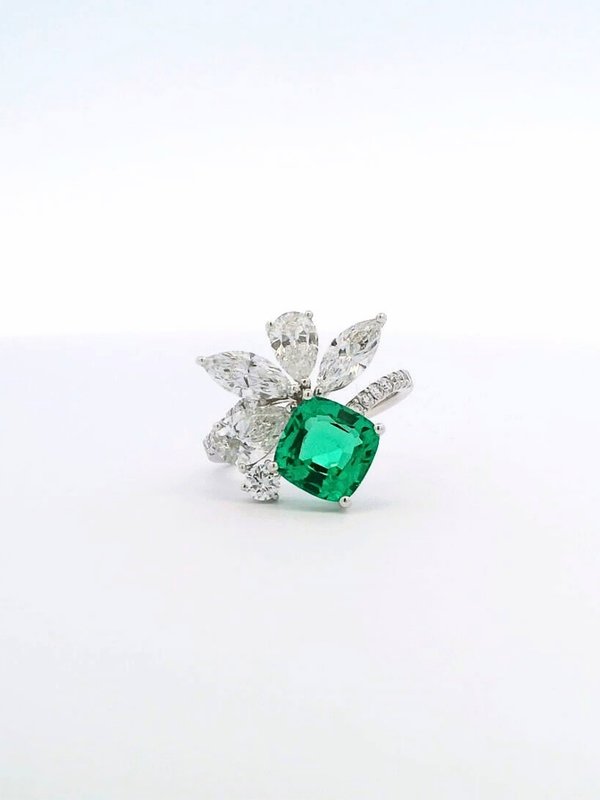 CVD Lab Diamond & Emerald (Ring)