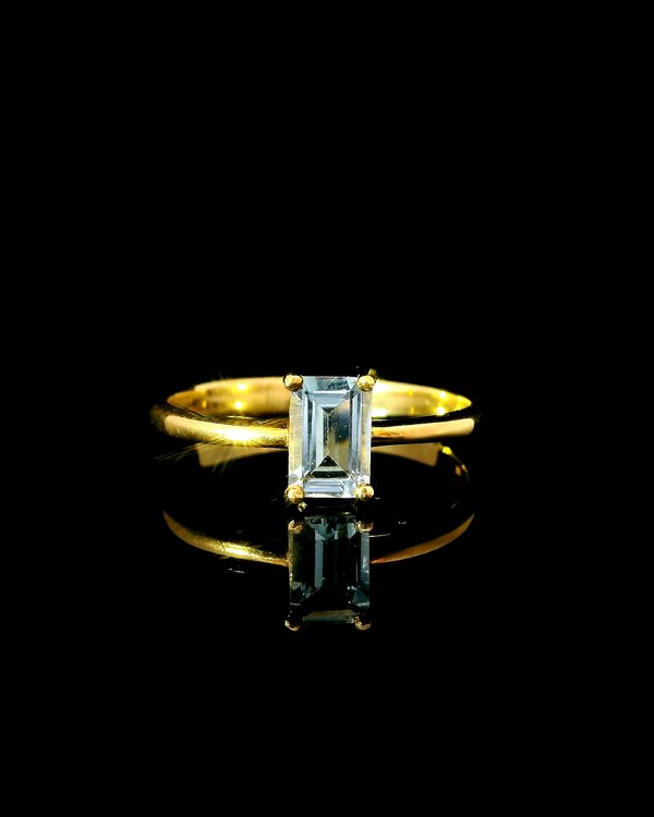 Aquamarine Ring - 18K Yellow Gold