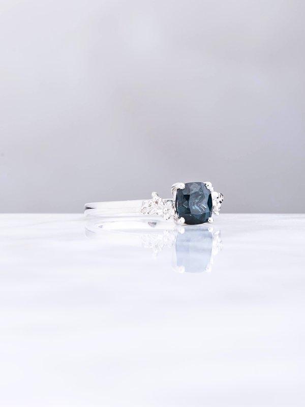 Iris Ring - Blue Spinel - 18K White Gold