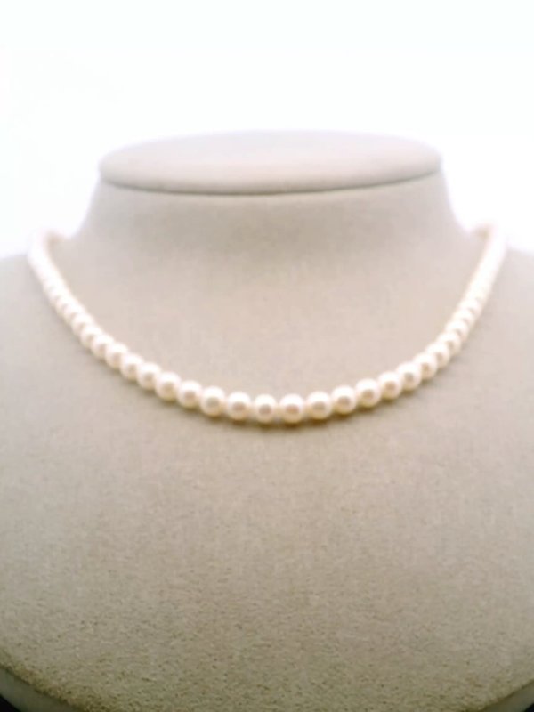 Freshwater Pearl Necklace (4.5 - 5mm Round)